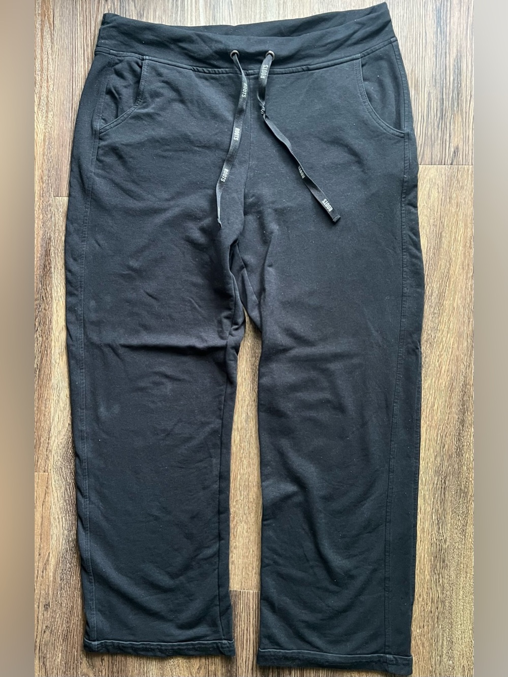 Roots Athletics Women’s Black Sweatpants Size L